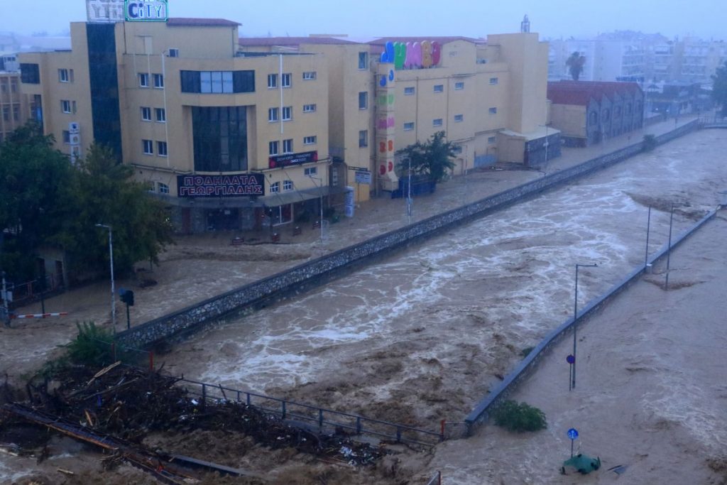 Κακοκαιρία Daniel: 1.196 κλήσεις στην Πυροσβεστική, οι 1.049 στη Θεσσαλία