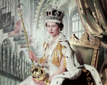 Βασίλισσα Ελισάβετ: Ένας χρόνος από τον θάνατό της – Μια ζωή αφιερωμένη στο στέμμα