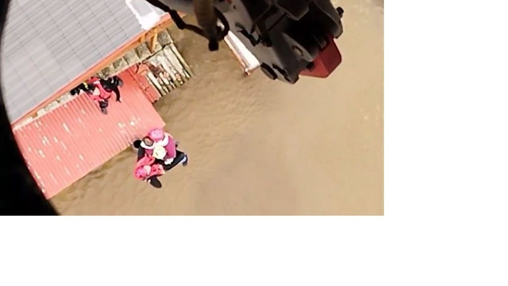 Δραματική διάσωση παιδιού με super puma στην Αγία Τριάδα Καρδίτσας – 6 αγνοούμενοι