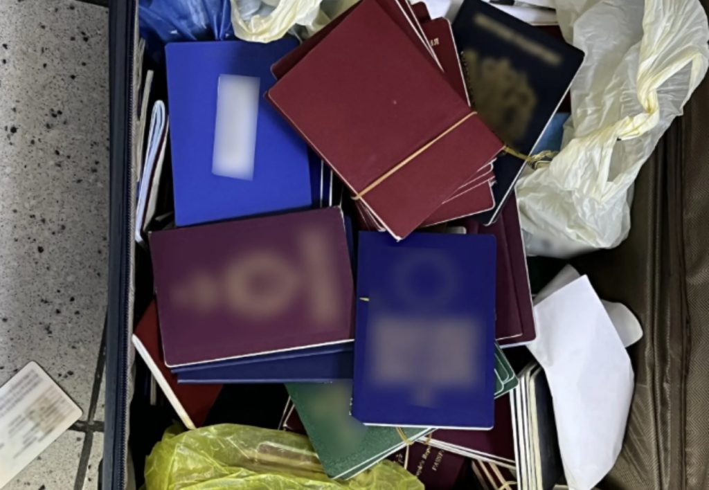 Παραχαράκτες – «επιστήμονες» στα χέρια της Αστυνομίας