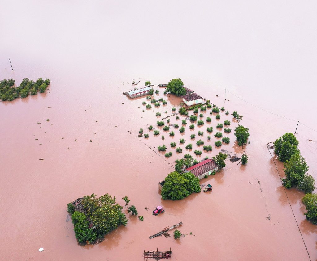 Βαδίζοντας σε θολά νερά – Ωρα για μεγάλες αλλαγές και θαρραλέες πολιτικές