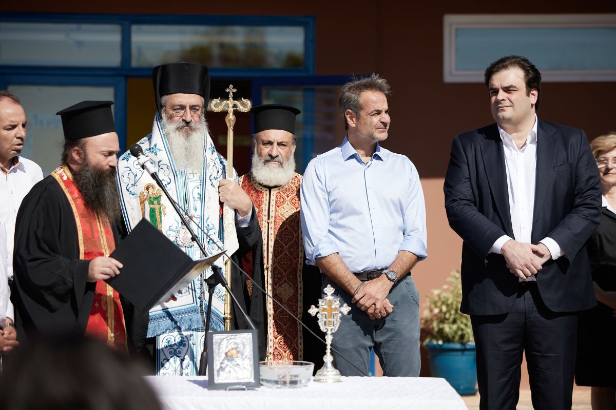 Κυριάκος Μητσοτάκης: Στον αγιασμό σχολείου που κάηκε στον Έβρο