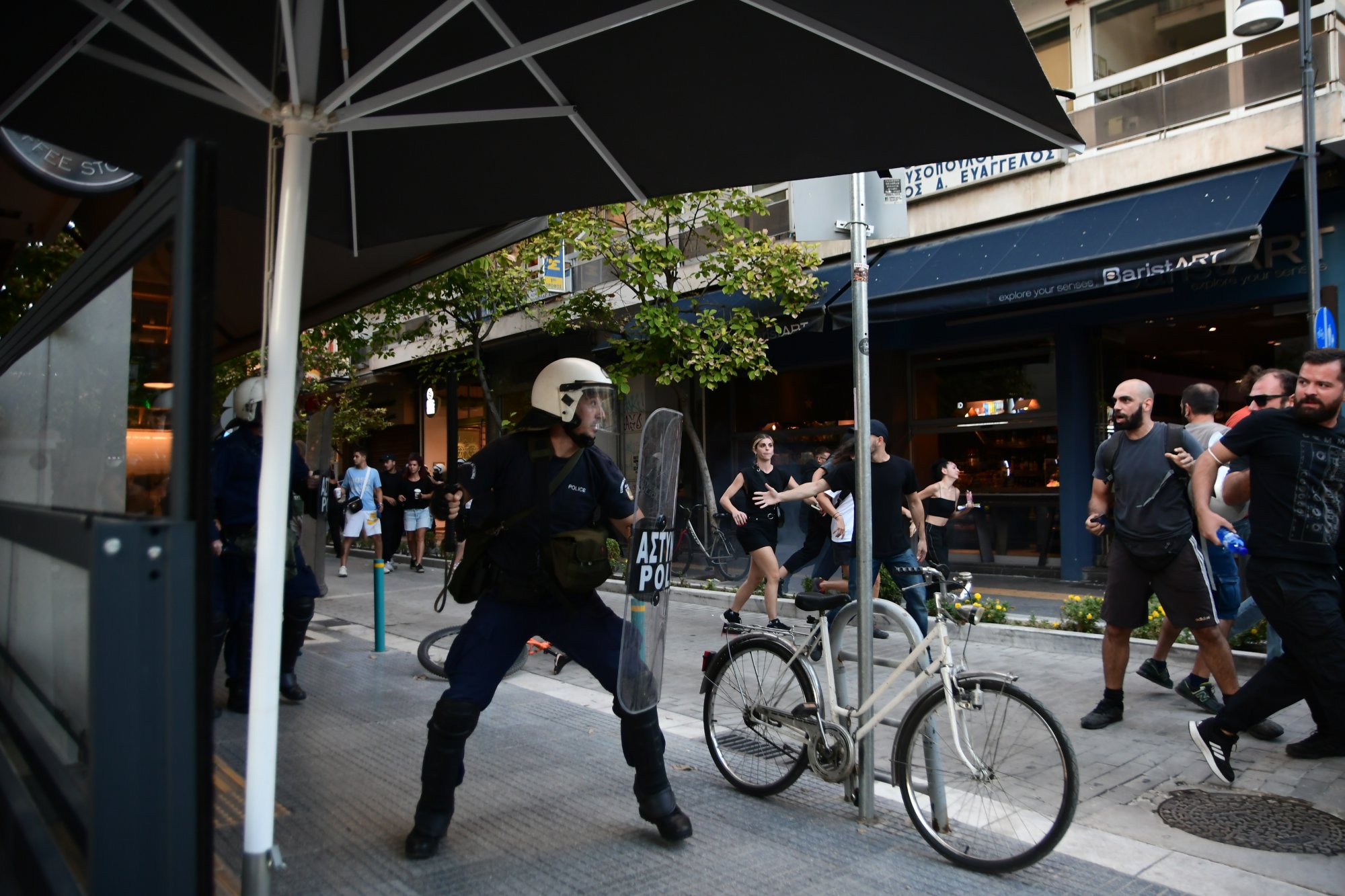 Λάρισα: Επεισόδια στη συγκέντρωση για τις πλημμύρες – Τι ισχύει με τα λύματα