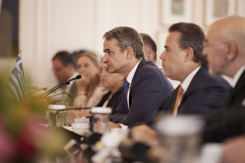 «Κόφτης» στις παροχές της ΔΕΘ και «πάγος» στα σενάρια ανασχηματισμού