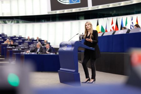 Qatargate: Επέστρεψε στα έδρανα του Ευρωπαϊκού Κοινοβουλίου η Εύα Καϊλή