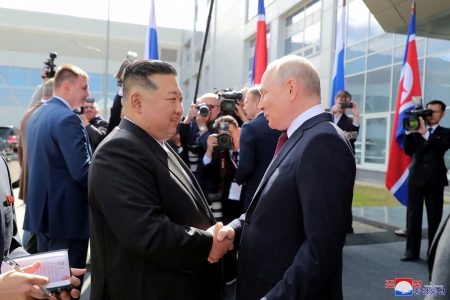 Στρατιωτική συνεργασία Ρωσίας – Β. Κορέας – «Ναι» Πούτιν στην πρόσκληση Κιμ