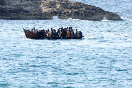 Λαμπεντούζα: Νεκρό νεογέννητο σε σκάφος που μετέφερε μετανάστες