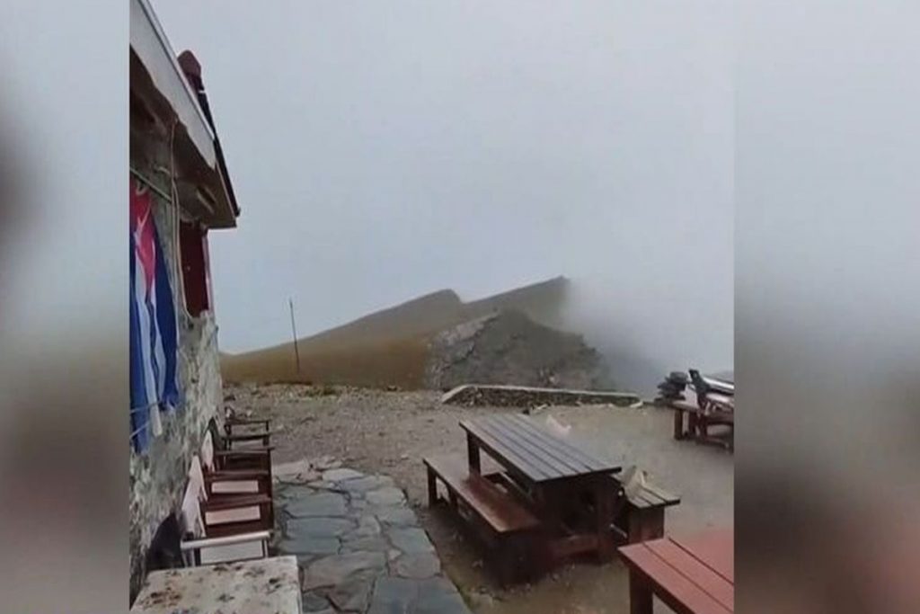 Στον Όλυμπο τα πρώτα χιόνια από μήνα Σεπτέμβριο