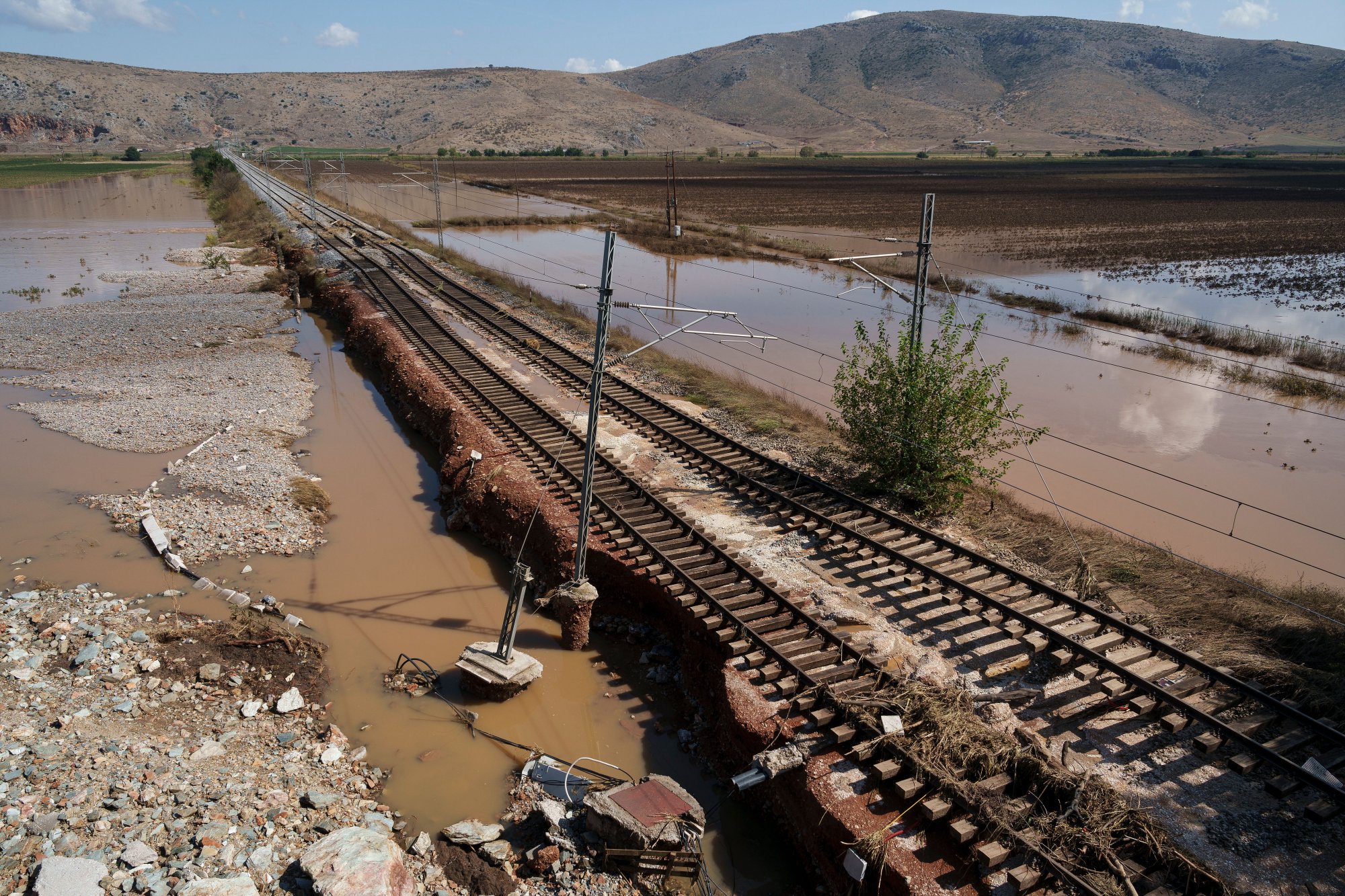 Καταστράφηκε το σιδηροδρομικό δίκτυο της Θεσσαλίας από την κακοκαιρία