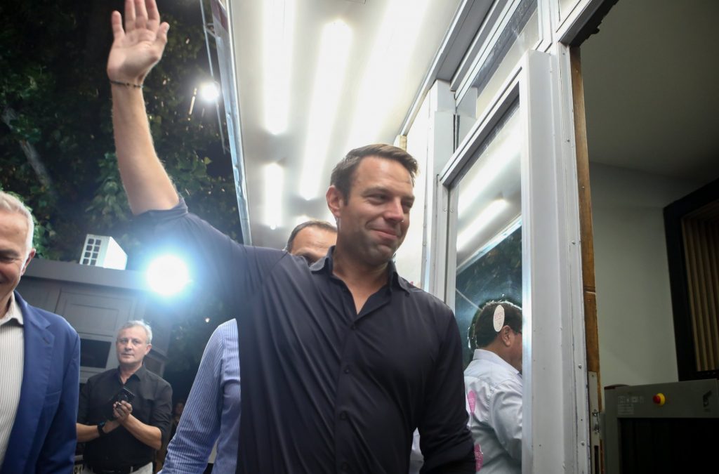 Πώς ανακατεύεται η πολιτική τράπουλα