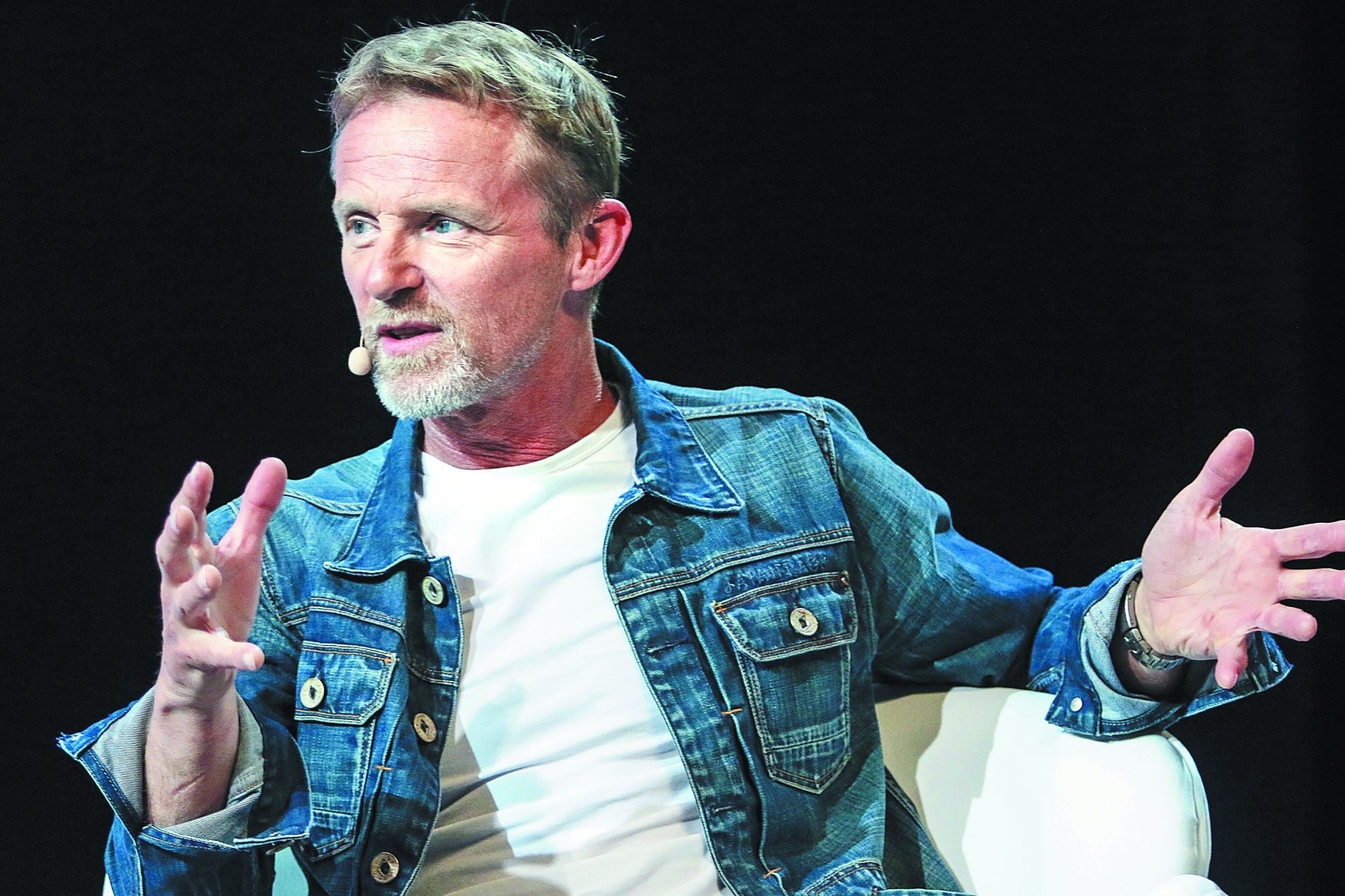 Τζο Νέσμπο στο ΒΗΜΑ: «Πάντα είχα τον ρόλο του outsider σαν τον Χάρι Χόλε»