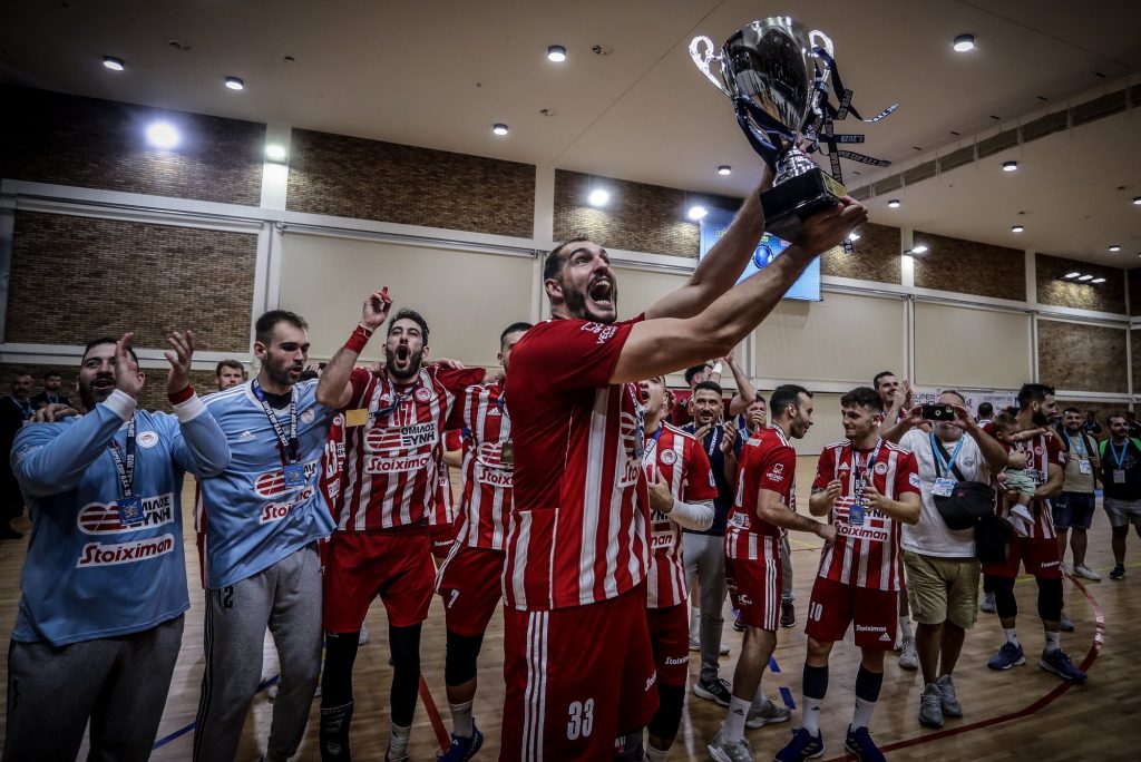 ΑΕΚ – Ολυμπιακός 25-26: «Ερυθρόλευκο» το Σούπερ Καπ του χάντμπολ με buzzer beater