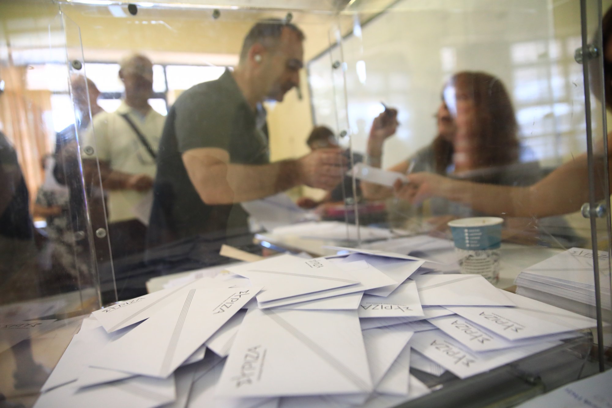 Εκλογές ΣΥΡΙΖΑ: Σάλος με την εγκύκλιο ΚΕΦΕ για τα «παλαιά» μέλη – «Δυσκολεύει τον κόσμο να ψηφίσει» Εκλογές ΣΥΡΙΖΑ: Σάλος με την εγκύκλιο ΚΕΦΕ για τα «παλαιά» μέλη – «Δυσκολεύει τον κόσμο να ψηφίσει»