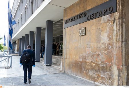 Ανήλικη έστειλε στα δικαστήρια 19χρονο για βιασμό, λόγω παράλληλης σχέσης