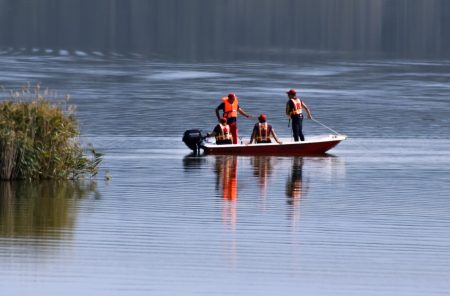 Λίμνη Κάρλα: Βρέθηκε η βάρκα του αγνοούμενου ψαρά – Συνεχίζονται οι έρευνες για τον ίδιο