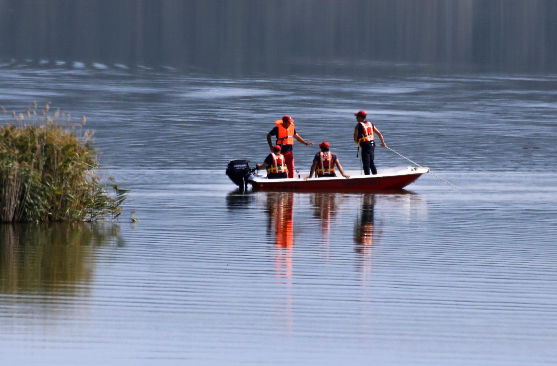 Λίμνη Κάρλα: Βρέθηκε η βάρκα του αγνοούμενου ψαρά – Συνεχίζονται οι έρευνες για τον ίδιο