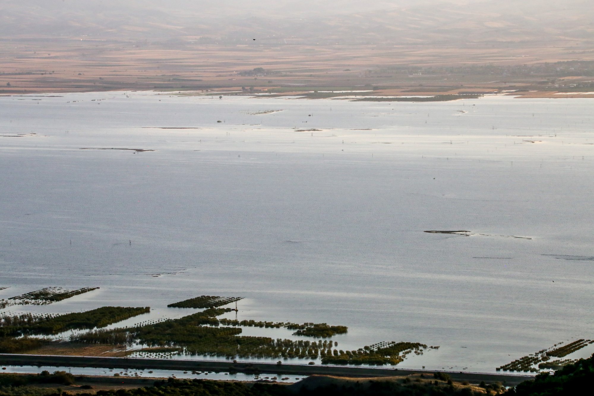 Πλημμύρες – ΥΠΕΝ: Δεν διαπιστώνεται σημαντικό πρόβλημα ρύπανσης στη λίμνη Κάρλα