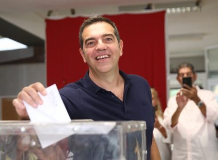 Αλέξης Τσίπρας για εκλογές ΣΥΡΙΖΑ: Ψήφισε στην Καισαριανή – «Οι μεγάλοι αγώνες δεν είναι οι εσωκομματικοί»
