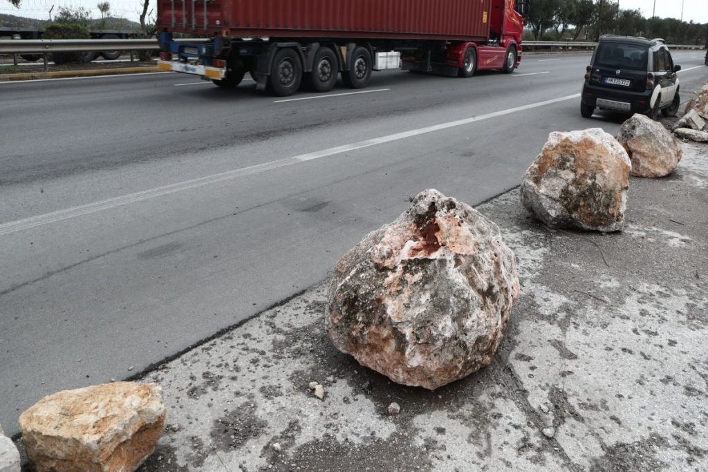 Κακοκαιρία Elias: Έκλεισε η εθνική Πατρών-Αθηνών λόγω κατολίσθησης