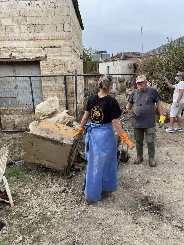 Βλοχός, Κεραμίδι, Μεταμόρφωση: Περιμένοντας τον «Elia» μέσα στις λάσπες