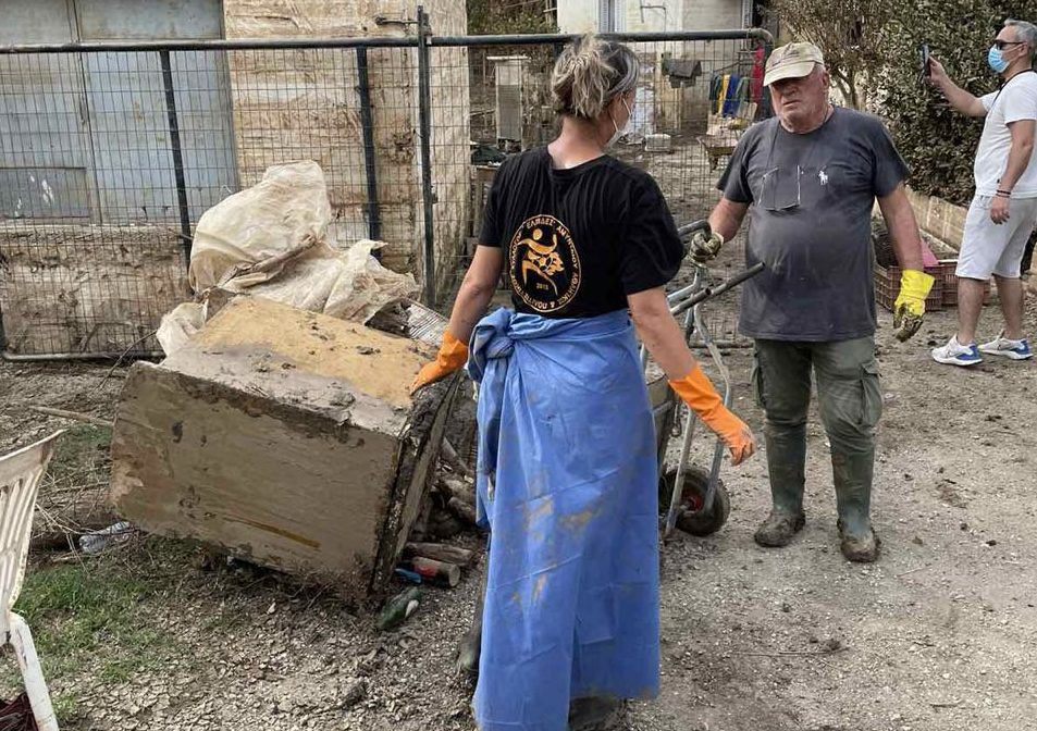 Βλοχός, Κεραμίδι, Μεταμόρφωση: Περιμένοντας τον «Elia» μέσα στις λάσπες