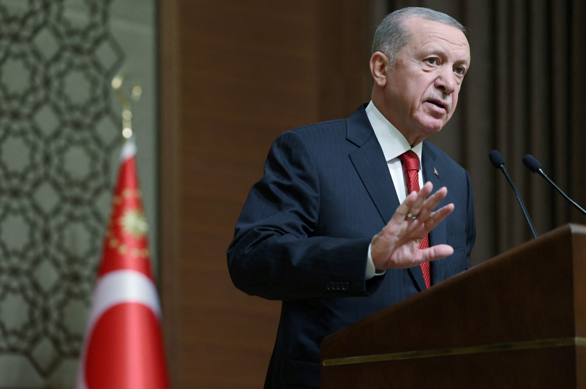 Ερντογάν: «Μας δίνει πλεονέκτημα η αποχώρηση Μενέντεζ»