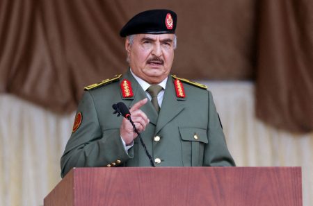 Λιβύη: Ο στρατάρχης Χάφταρ στη Ρωσία για συνομιλίες με τη ρωσική ηγεσία