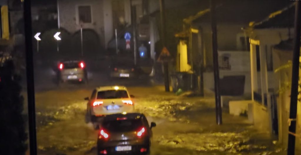 Κακοκαιρία Elias Τρίκαλα: Ποτάμια οι δρόμοι από το πολύ νερό