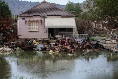 Κακοκαιρία Elias: Καταστροφές στην Εύβοια, κίνδυνος υπερχείλισης τριών ποταμών