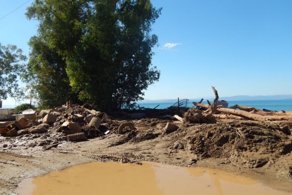 Κακοκαιρία Elias – Εύβοια: Ήχησε το 112 – Εγκλωβισμένοι κάτοικοι σε πλημμυρισμένα σπίτια