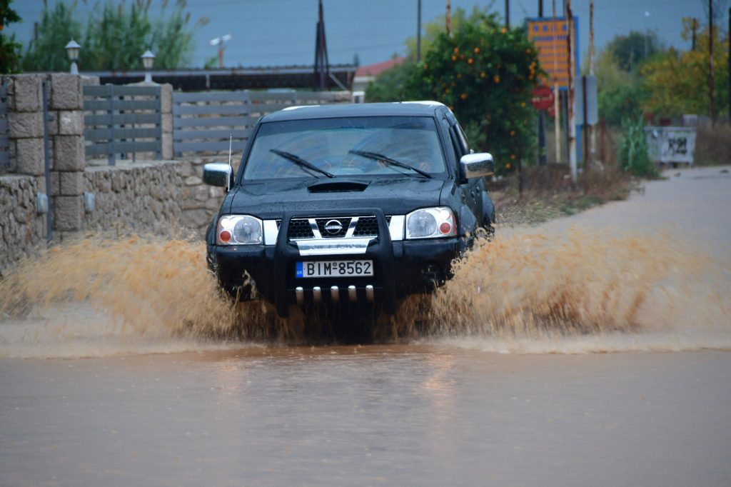 Κακοκαιρία Elias: Έκλεισε για λόγους ασφαλείας η λεωφόρος Αναβύσσου