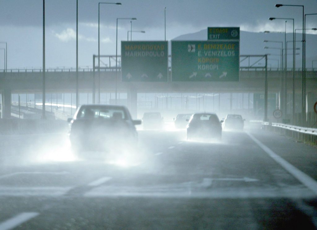 Περιφέρεια Αττικής: Κίνηση στους δρόμους, δρομολόγια και σχολεία – Τα προβλήματα της κακοκαιρίας
