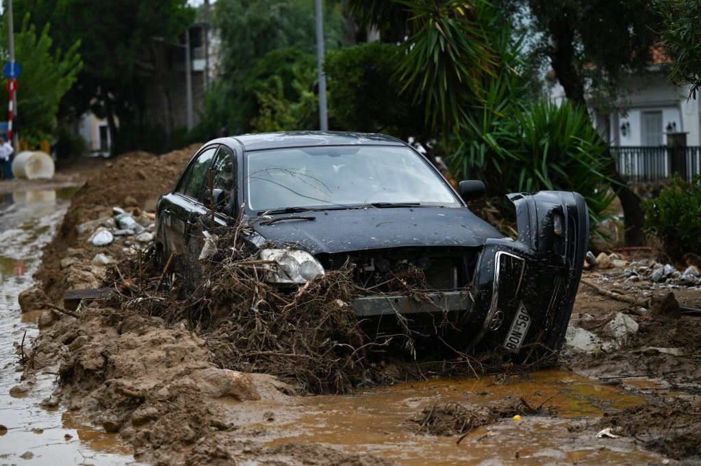 Κακοκαιρία Elias: Δύσκολες ώρες σε Εύβοια και Βόλο – Αποκομμένο το Νότιο Πήλιο