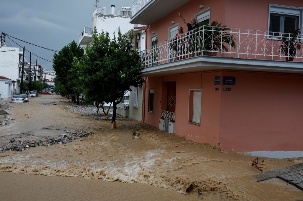 Κακοκαιρία Elias – Βόλος: Υπερχείλισε ο Κραυσίδωνας – Πλημμύρισε το «Αχιλλοπούλειο»