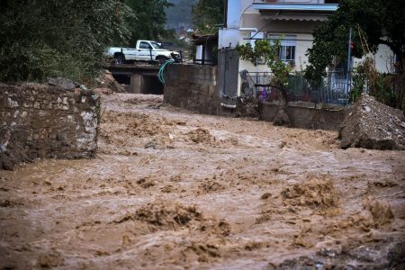 Κακοκαιρία Elias: Πνίγηκαν Βόλος και Εύβοια – Πλημμύρες, τόνοι λάσπης και εγκλωβισμένοι κάτοικοι