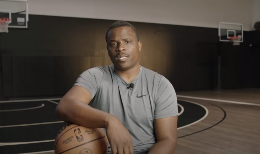 Κρις Μάθιους: Ο προπονητής του πιο «φονικού σουτ» που κυκλοφορεί εκεί έξω