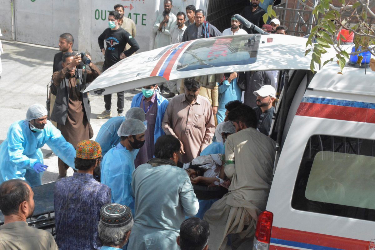 Πακιστάν: Βομβιστική επίθεση σε τζαμί με 52 νεκρούς
