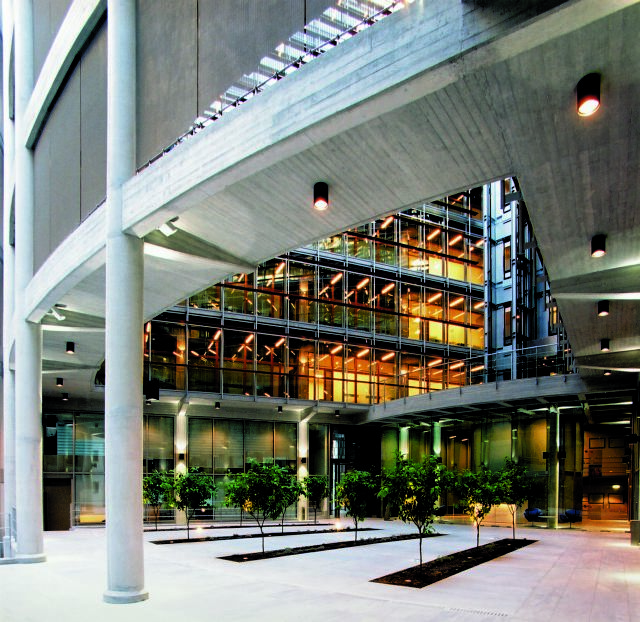 Ξεκλειδώνει υπεραξίες για τους μετόχους με ροές 6 δισ. ευρώ