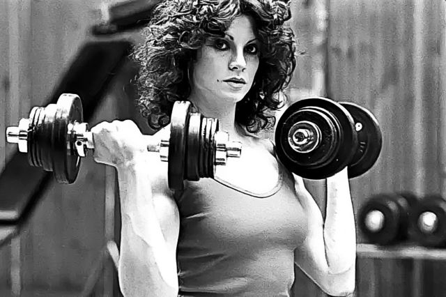 Η αιλουροειδής bodybuilder