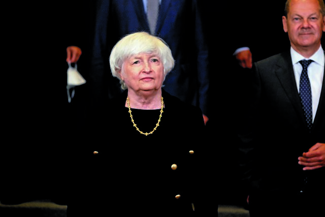 Γαντζωμένοι στις καρέκλες τους Γαντζωμένοι στις καρέκλες τους