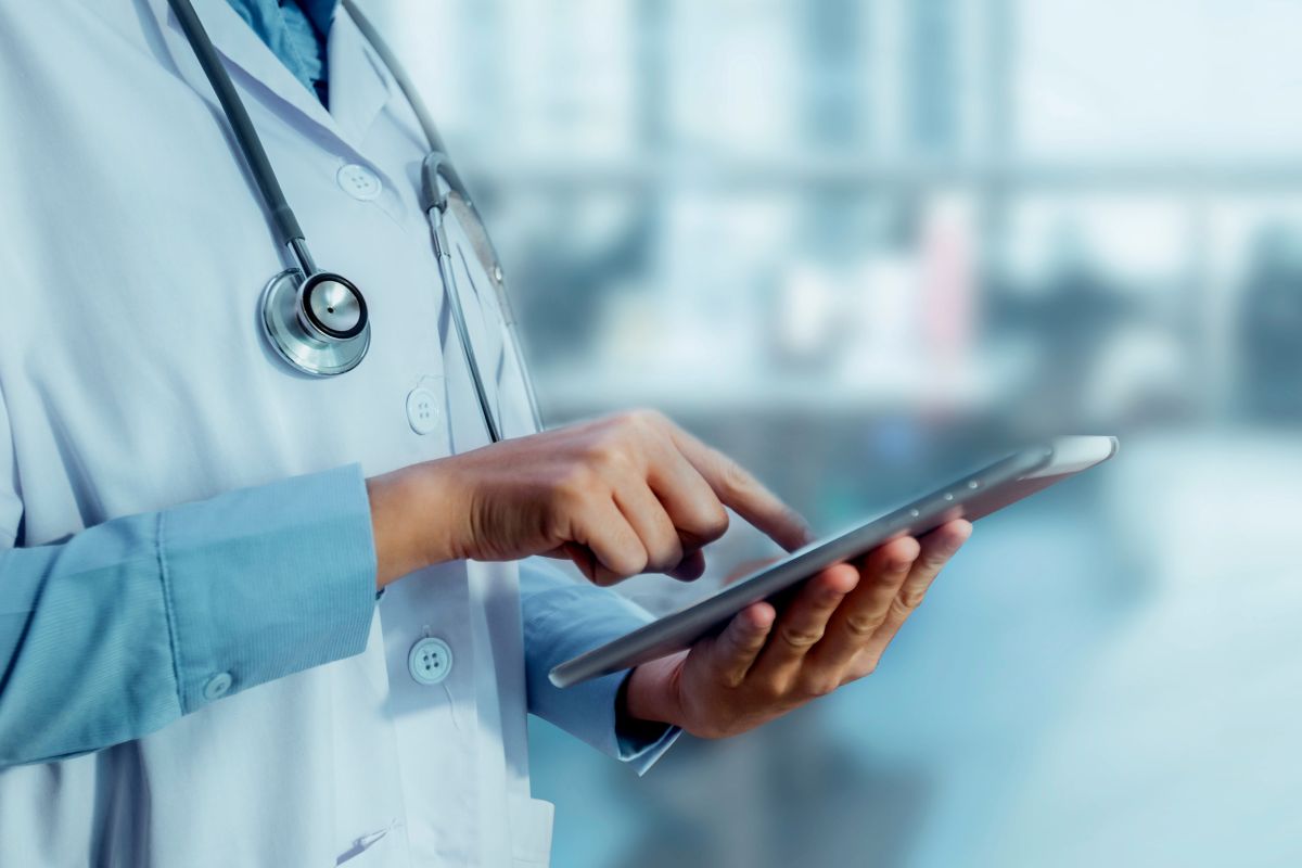 Διχάζει το δέλεαρ των 30.000 ευρώ για τους νέους παθολόγους