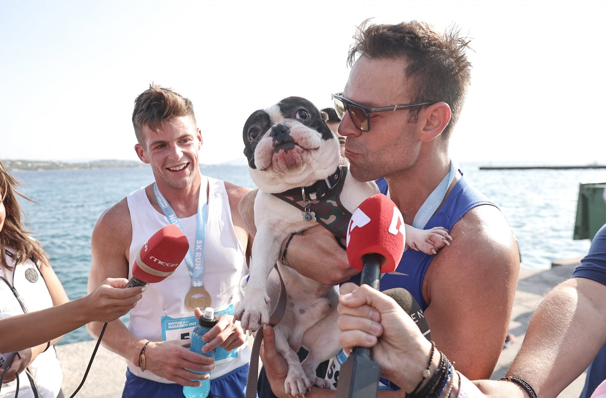 Αυλαία, φώτα και πάμε