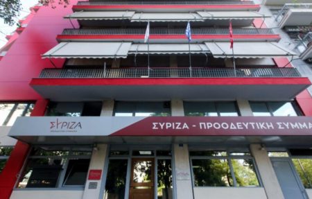 ΣΥΡΙΖΑ: Η αποσύνθεση ενός κόμματος και η φάρσα της Ιστορίας
