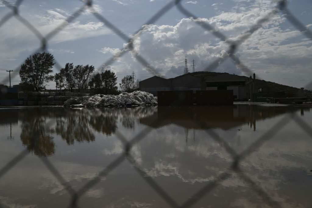 Βόλος: Άνοιξαν τα σχολεία – Μεγαλύτερο το πρόβλημα στα προάστια