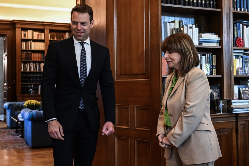 Κασσελάκης στην Σακελλαροπούλου – Οι αναφορές στη Θεσσαλία και οι ευχές της ΠτΔ