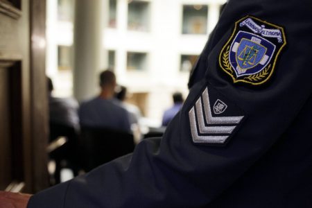 Ογδόντα αστυνομικοί του Μητσοτάκη επέστρεψαν στις υπηρεσίες τους