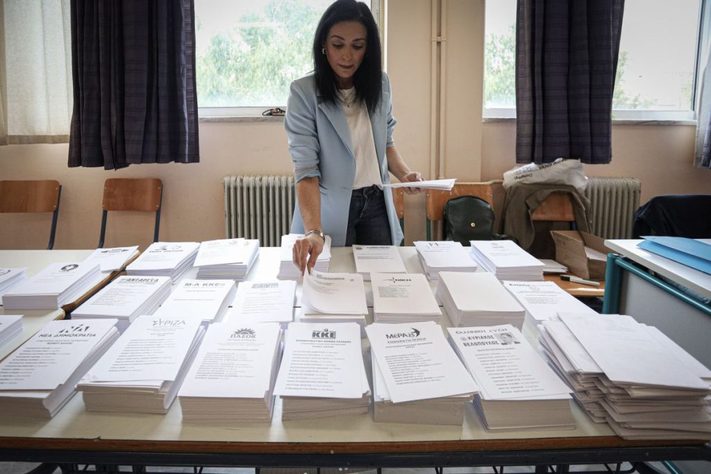 «Αρχοντες» και «σκουπίδια»