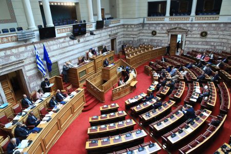 Βουλή: Κατά πλειοψηφία ψηφίσθηκε το νομοσχέδιο του Υπουργείου Υγείας
