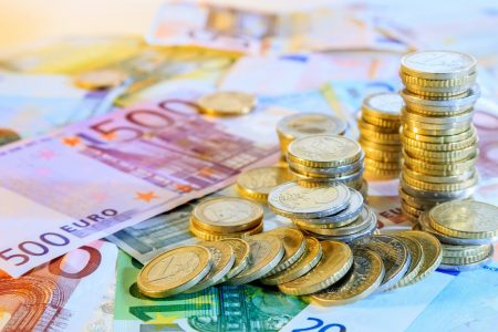 Προϋπολογισμός: Υπέρβαση των φορολογικών εσόδων κατά 8,9% – Πρωτογενές πλεόνασμα 2,1 δισ. ευρώ
