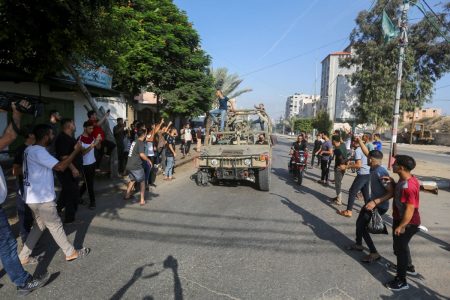 Χαμάς: Ανεβαίνει ο τραγικός απολογισμός του πολέμου στο Ισραήλ – Τουλάχιστον 100 οι νεκροί Ισραηλινοί και 200 οι Παλαιστίνιοι
